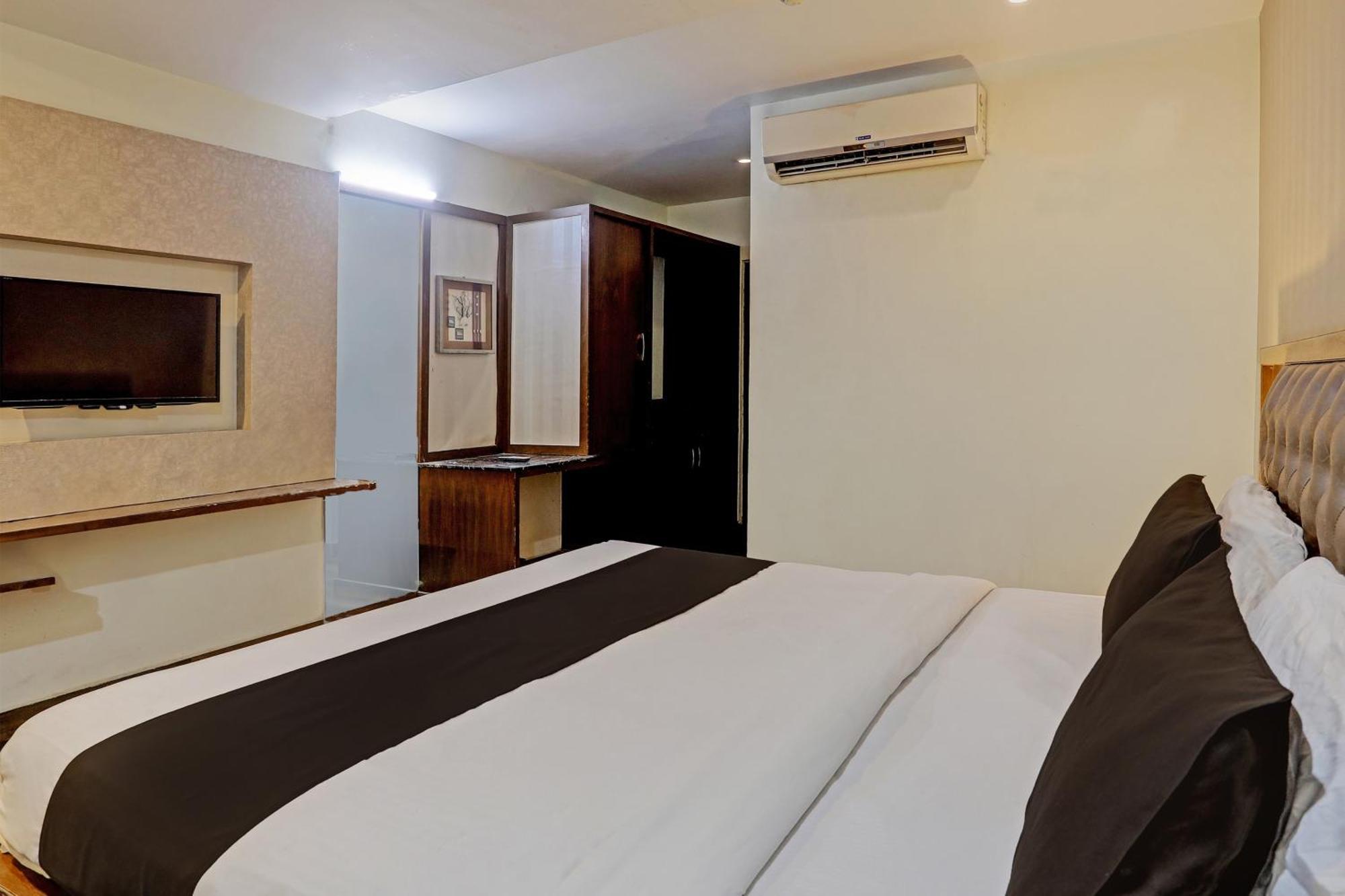 Capital O Surabhi Elite Near Miraj Cinemas - Shalini Shivani Sururnagar Εξωτερικό φωτογραφία