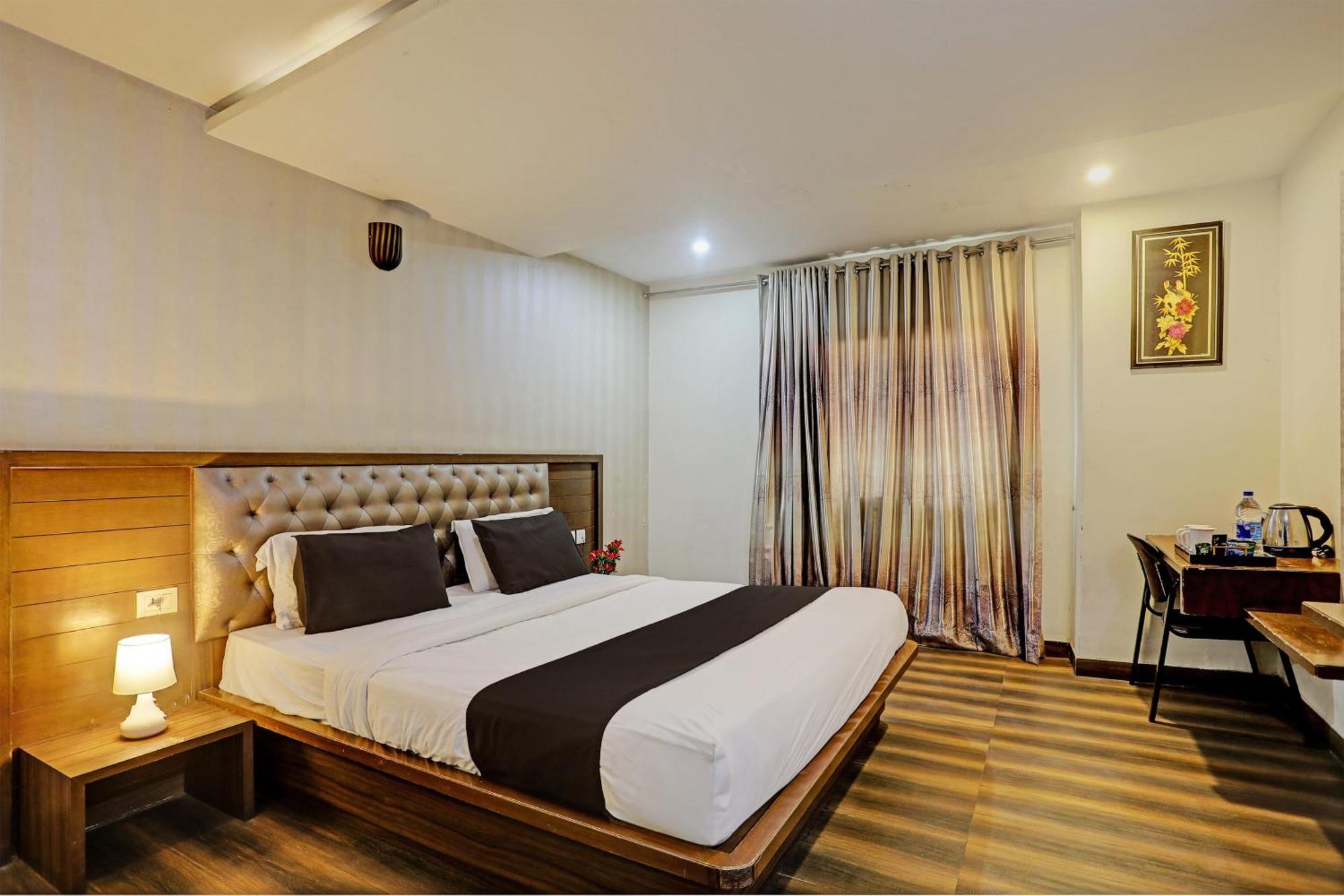 Capital O Surabhi Elite Near Miraj Cinemas - Shalini Shivani Sururnagar Εξωτερικό φωτογραφία