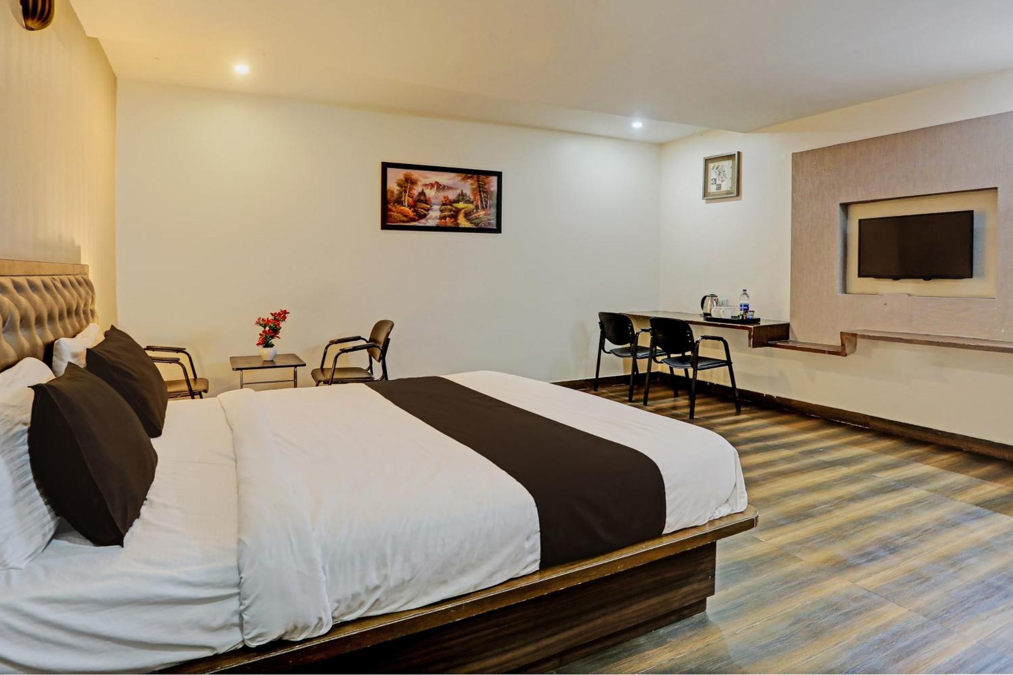 Capital O Surabhi Elite Near Miraj Cinemas - Shalini Shivani Sururnagar Εξωτερικό φωτογραφία