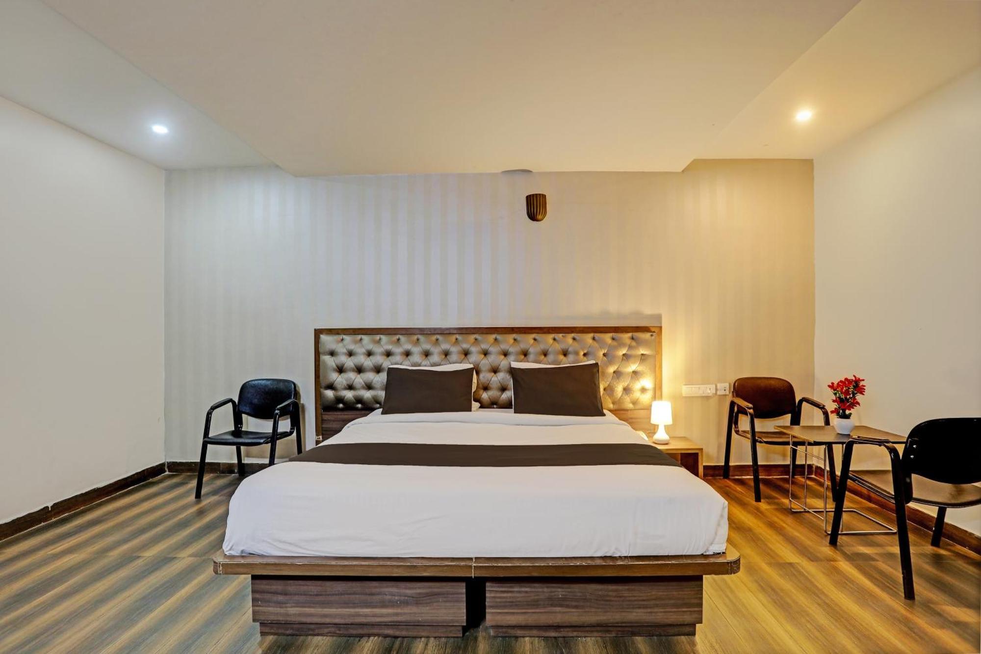 Capital O Surabhi Elite Near Miraj Cinemas - Shalini Shivani Sururnagar Εξωτερικό φωτογραφία