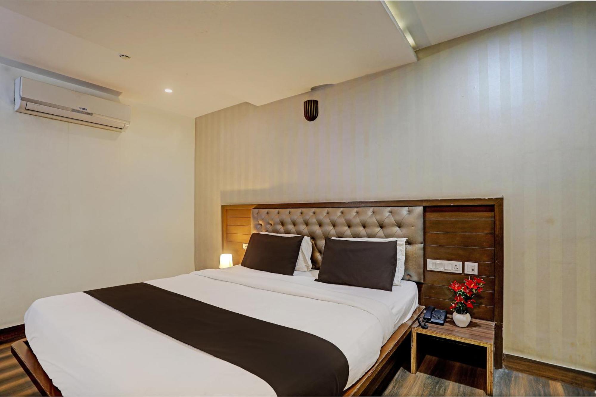 Capital O Surabhi Elite Near Miraj Cinemas - Shalini Shivani Sururnagar Εξωτερικό φωτογραφία