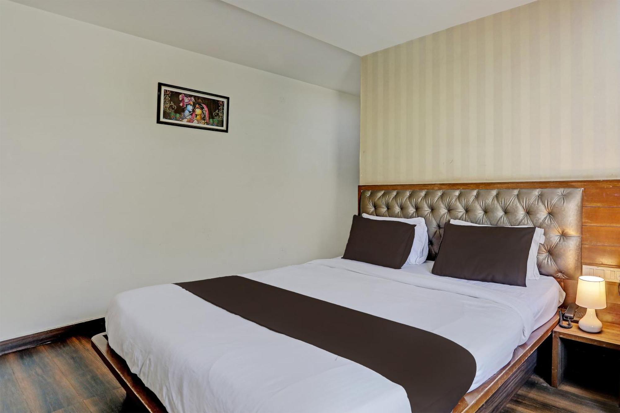 Capital O Surabhi Elite Near Miraj Cinemas - Shalini Shivani Sururnagar Εξωτερικό φωτογραφία