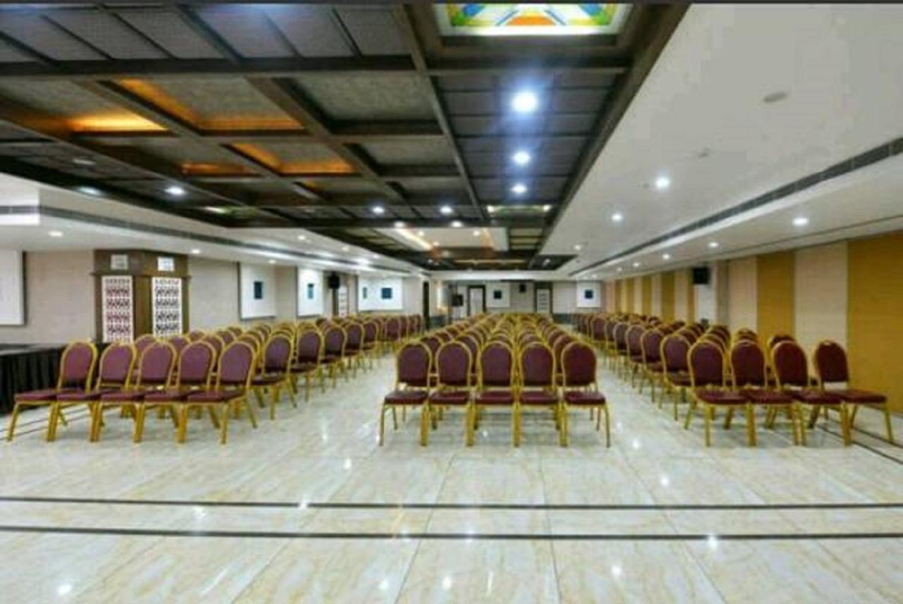 Capital O Surabhi Elite Near Miraj Cinemas - Shalini Shivani Sururnagar Εξωτερικό φωτογραφία